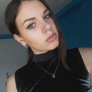 RedAssHottie Cam Model Profile .